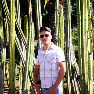 Meet your Posher, Emmanuel